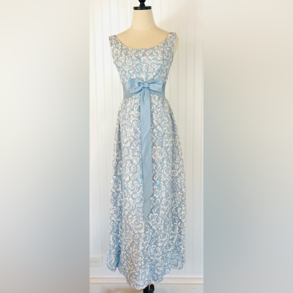 Vintage Blue and White Lace Gown with Satin Bow Small Unusual Pattern Applique - Picture 14 of 15